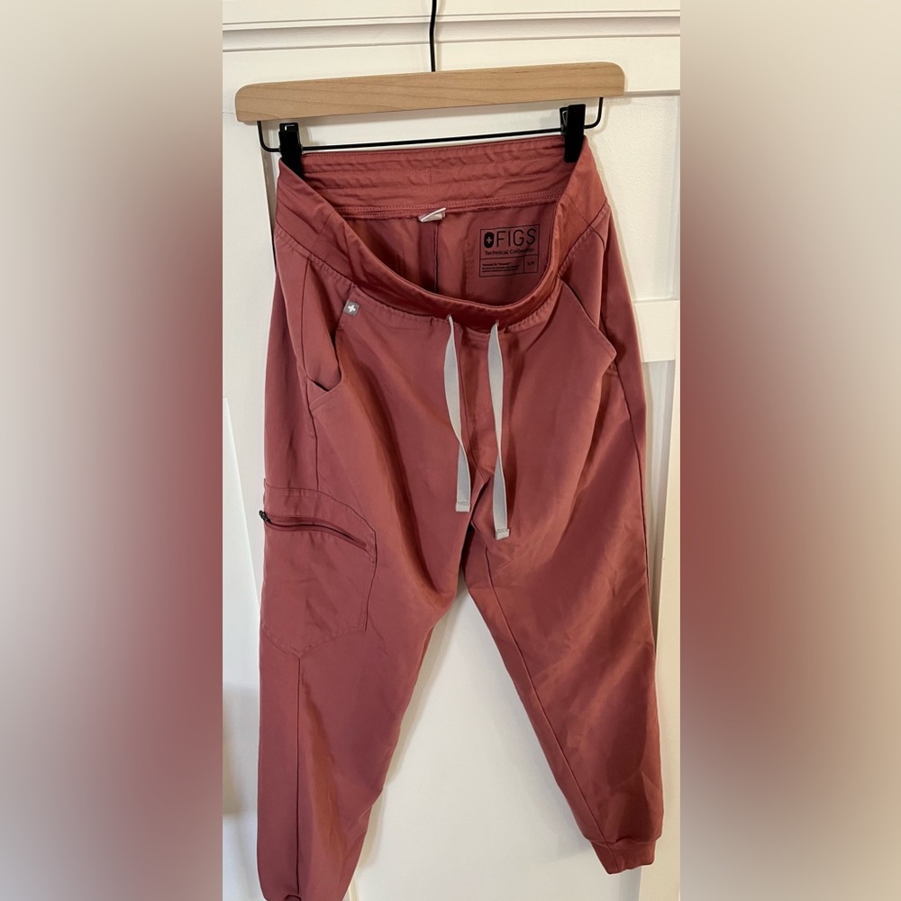 Figs petite small scrub Zamora pant mauve